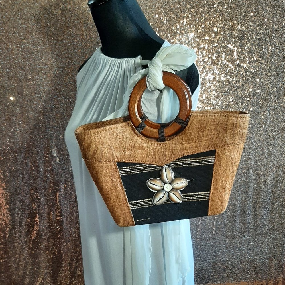 WNW Coconut Sea Shell Floral Wooden Handle Handbag
